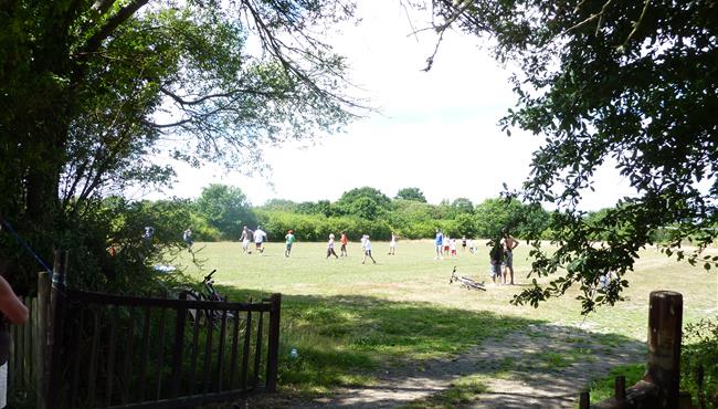 voetbalwedstrijd op camping kostarmoor fouesnant sud finistere