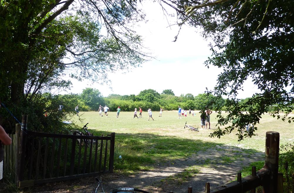 voetbalwedstrijd op camping kostarmoor fouesnant sud finistere