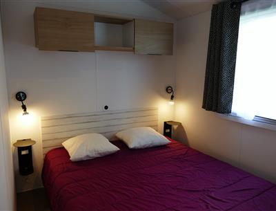  ouderslaapkamer met groot bed 160x200cm camping kost ar moor zuid bretagne